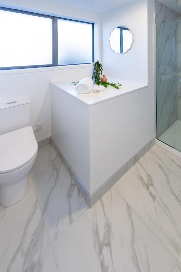 Urban Park Escape 2 Bed 2 Bath W/Carpark Lejlighed Christchurch Eksteriør billede