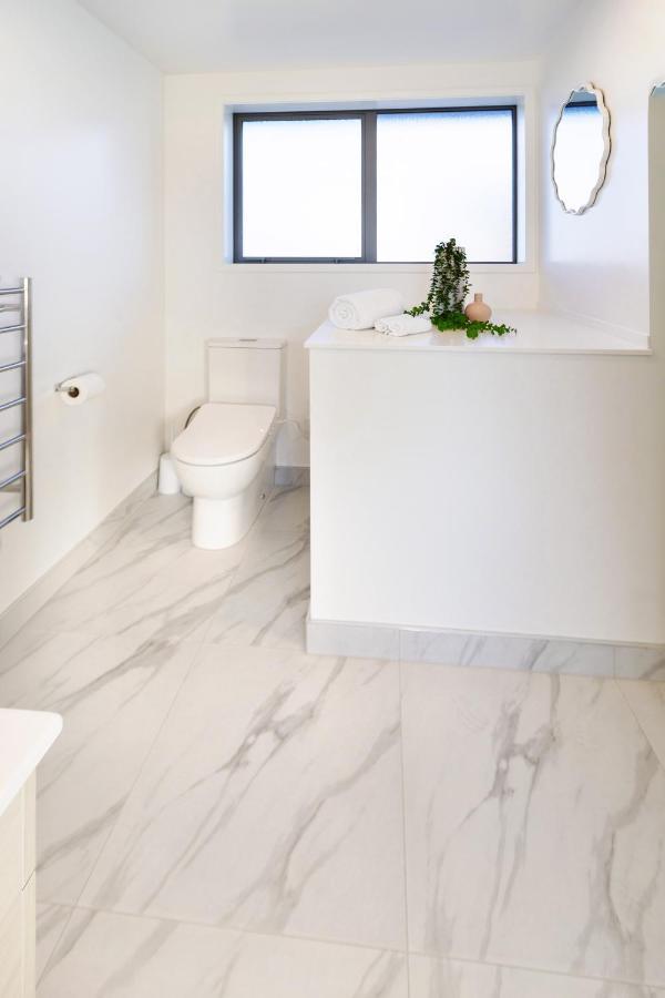 Urban Park Escape 2 Bed 2 Bath W/Carpark Lejlighed Christchurch Eksteriør billede