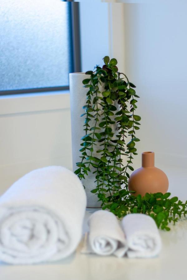 Urban Park Escape 2 Bed 2 Bath W/Carpark Lejlighed Christchurch Eksteriør billede